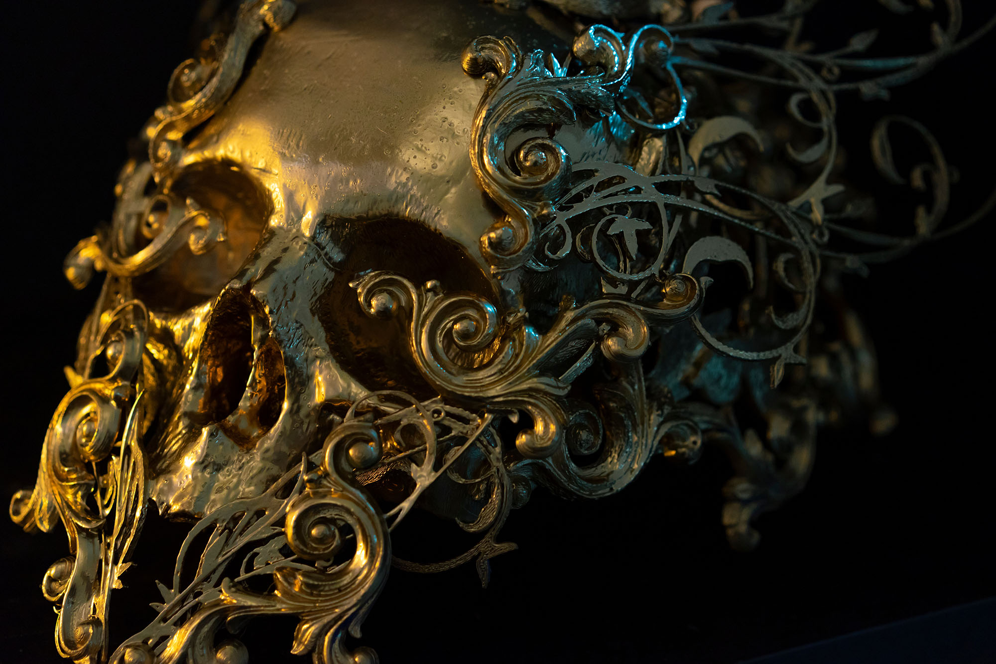 Gothic Golden Skull - Fernando Cortés